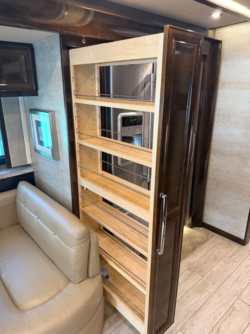 2019 Tiffin Allegro Bus 45 OPP, Kitchen photo 2