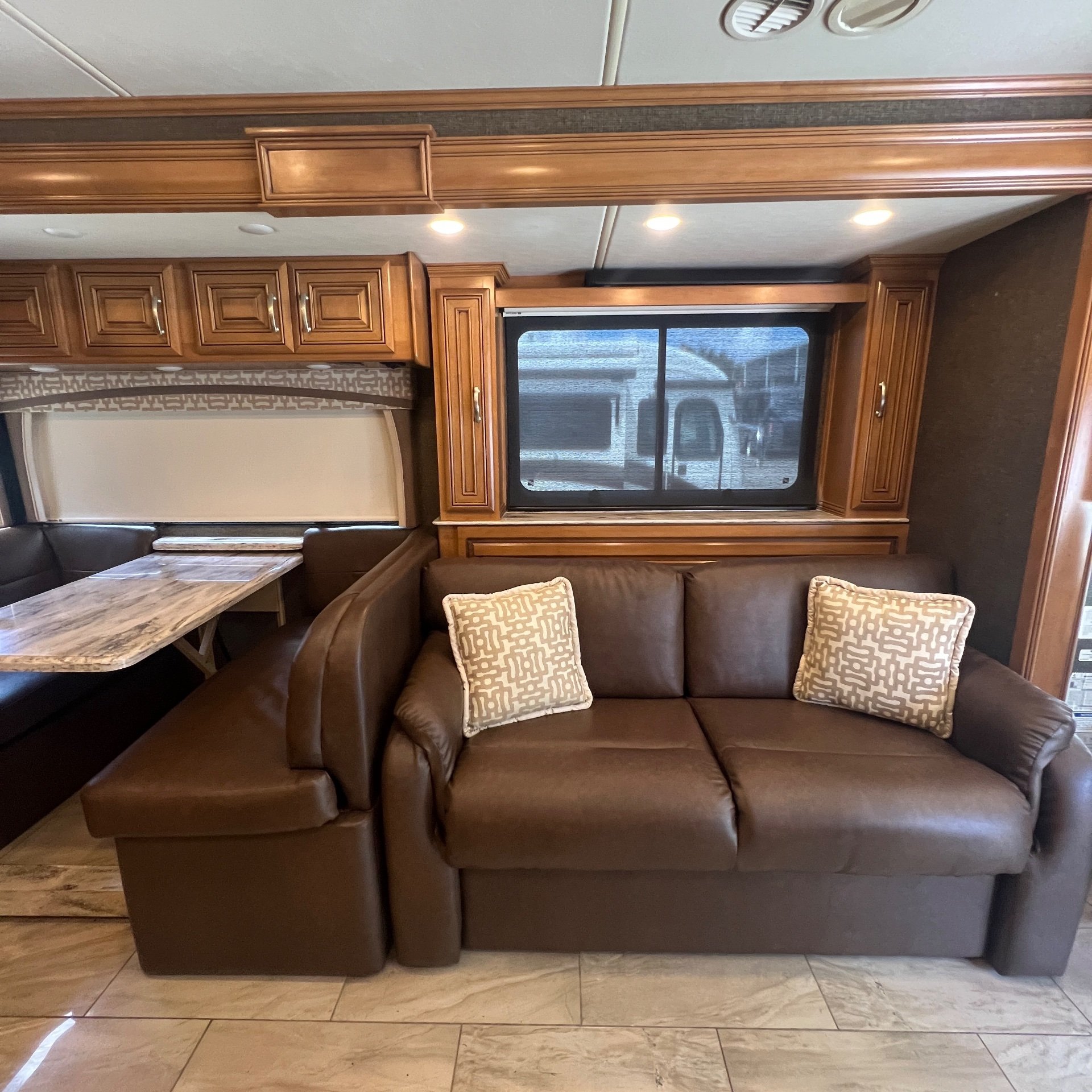2018 Thor Motor Coach Aria 3901 - Interior view 3