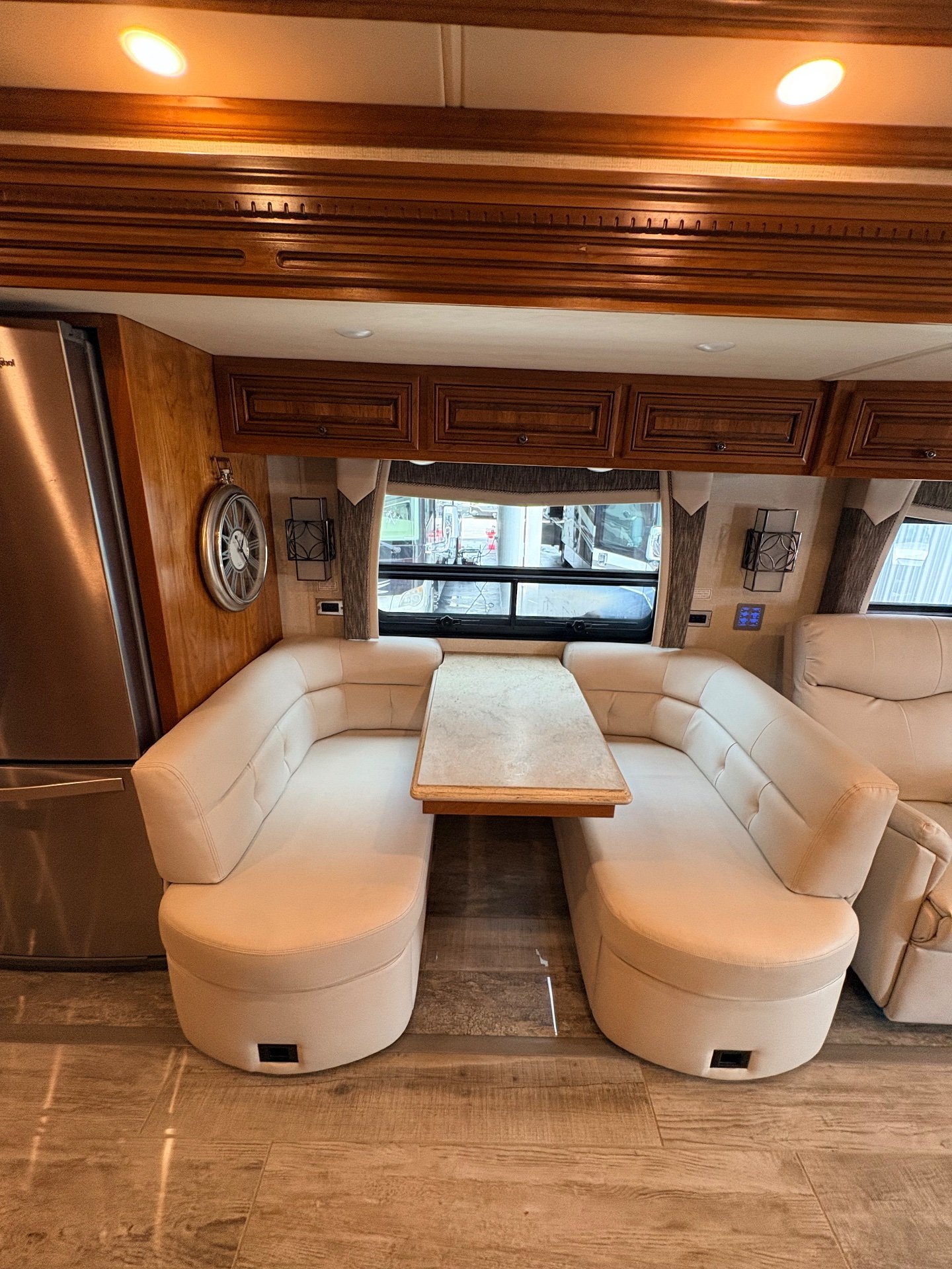 2018 Newmar Dutch Star 4018 - Interior view 3