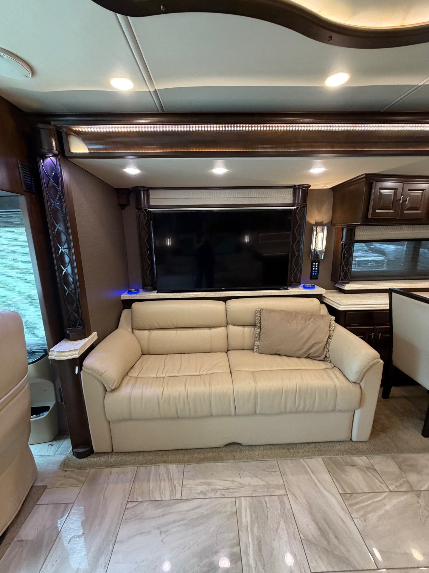 2018 Tiffin Allegro Bus 45OPP - Interior view 2