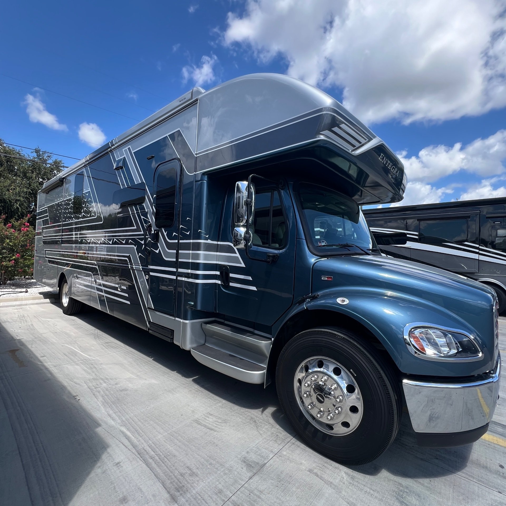 2025 Entegra Coach Accolade 37K - Exterior view