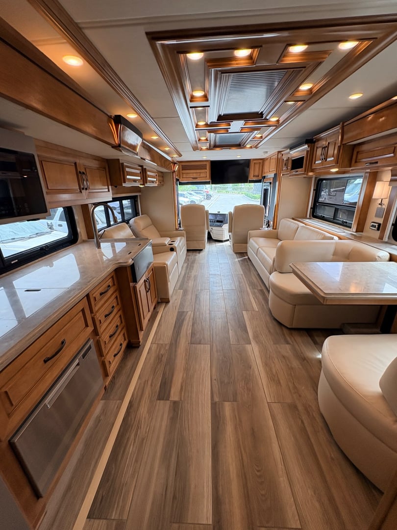 2023 Newmar Dutch Star 4370, Interior photo 18