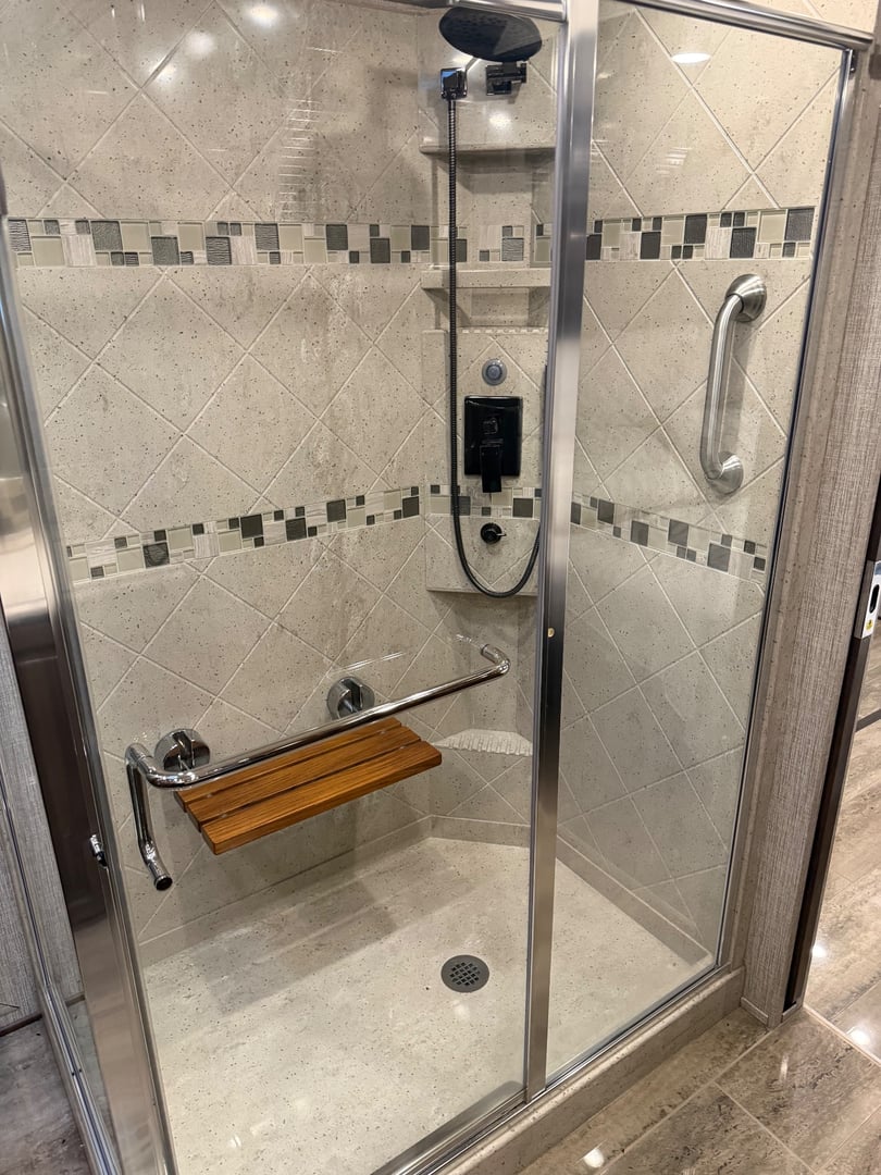 2021 Newmar Dutch Star 4369, Bathroom photo 3
