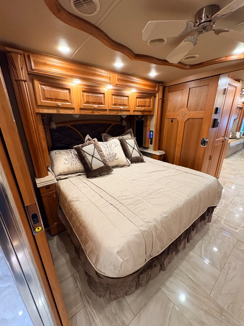 2017 Tiffin Allegro Bus 45 OPP, Interior photo 14