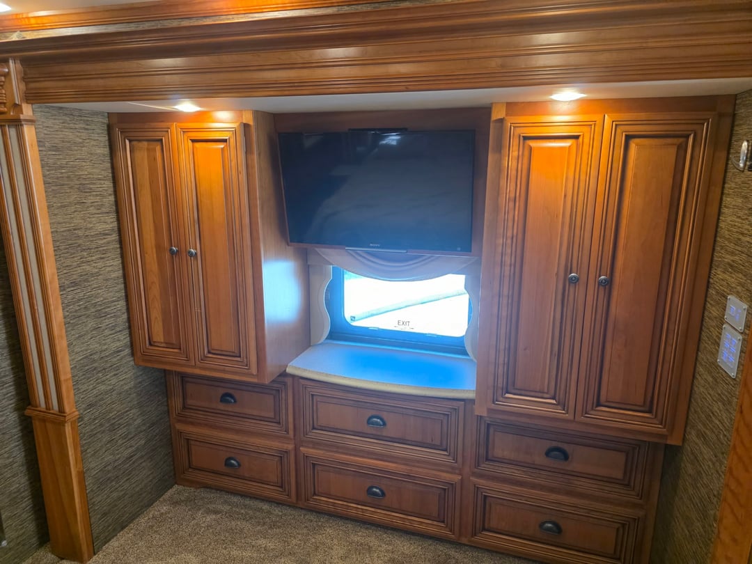 2015 Newmar Dutch Star 4018, Interior photo 25