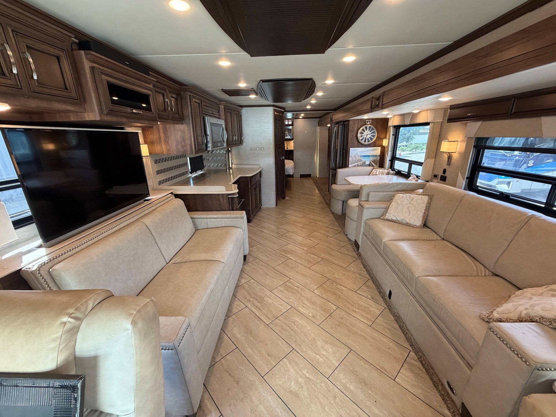 2018 Newmar Ventana 4037 - Interior view