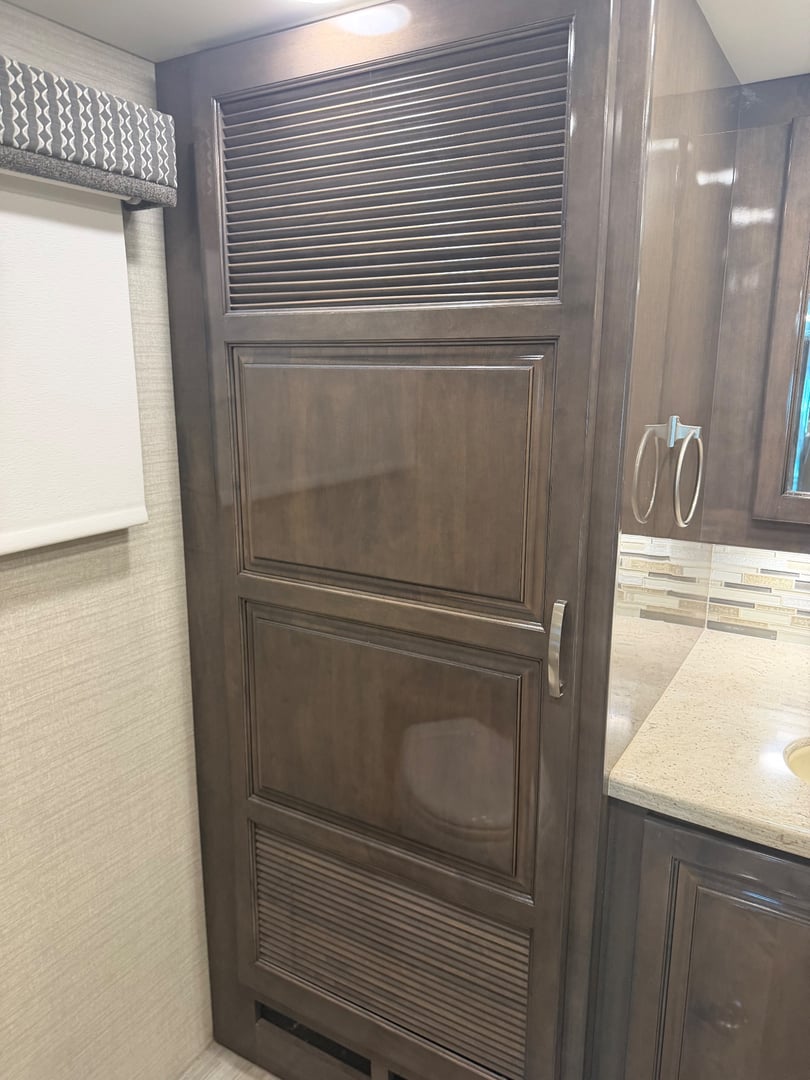 2020 Entegra Coach Reatta XL 39BH, Bathroom photo 3