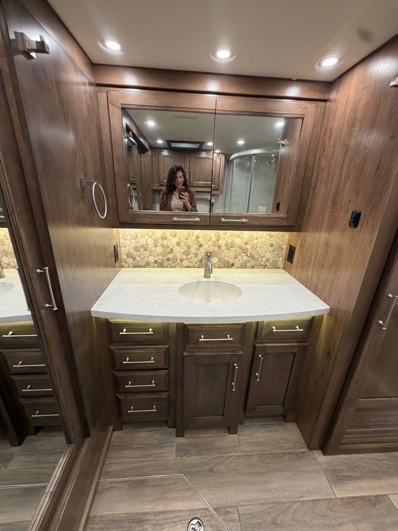 2022 Entegra Coach Aspire 44W, Bathroom photo 6