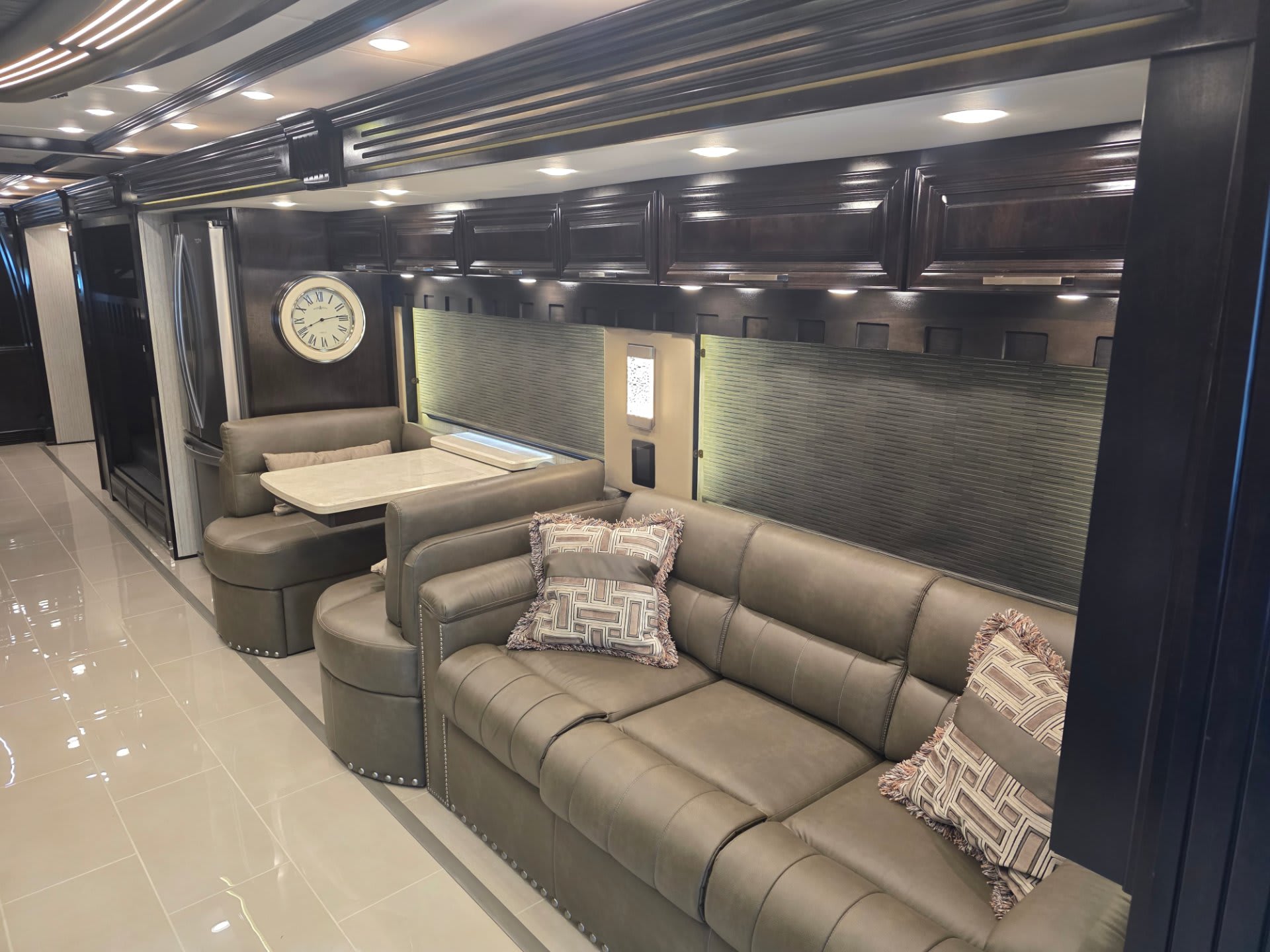 2023 Newmar London Aire 4535 - Interior view 2