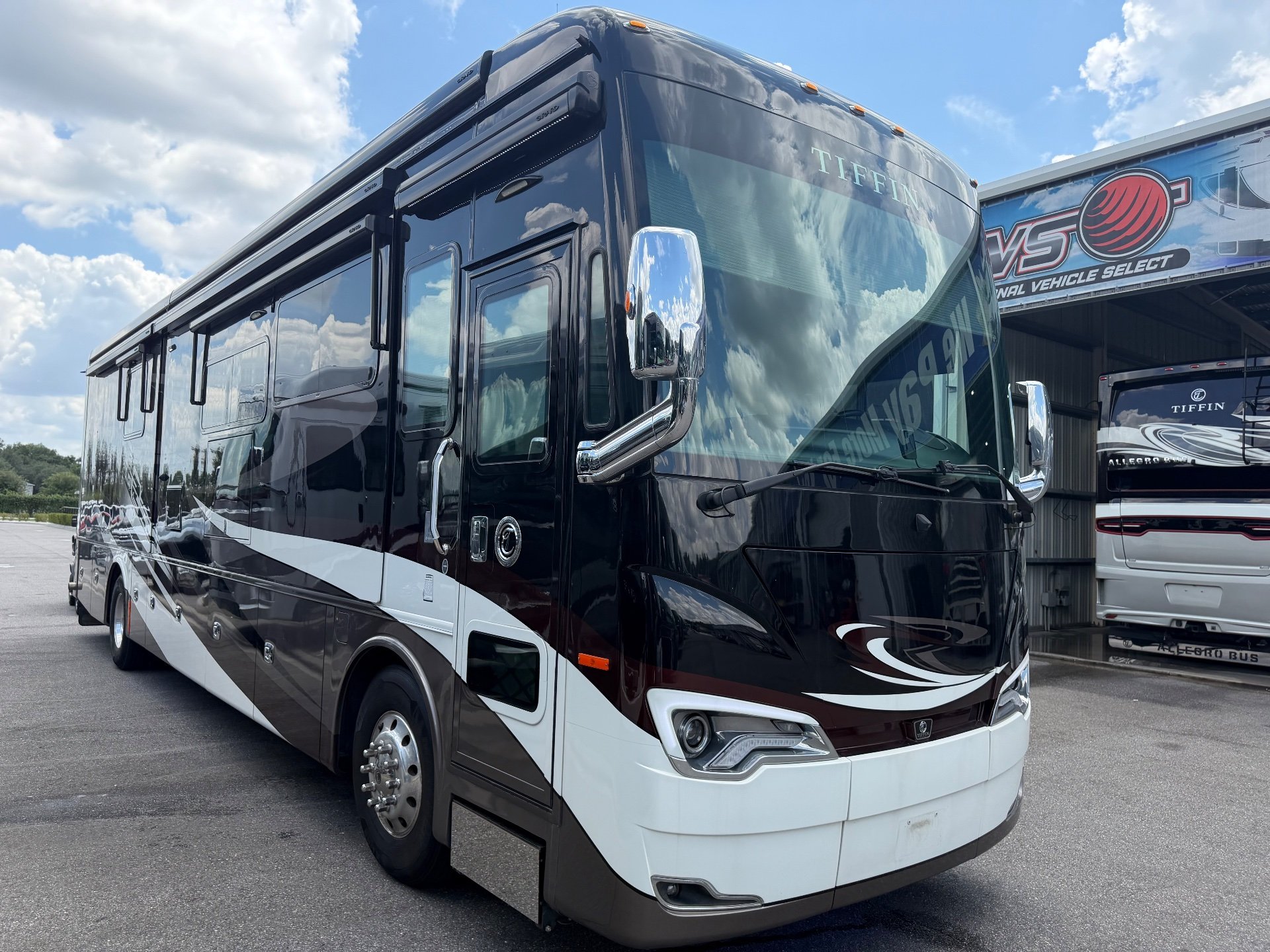2021 Tiffin Allegro Bus 40 IP - Exterior view