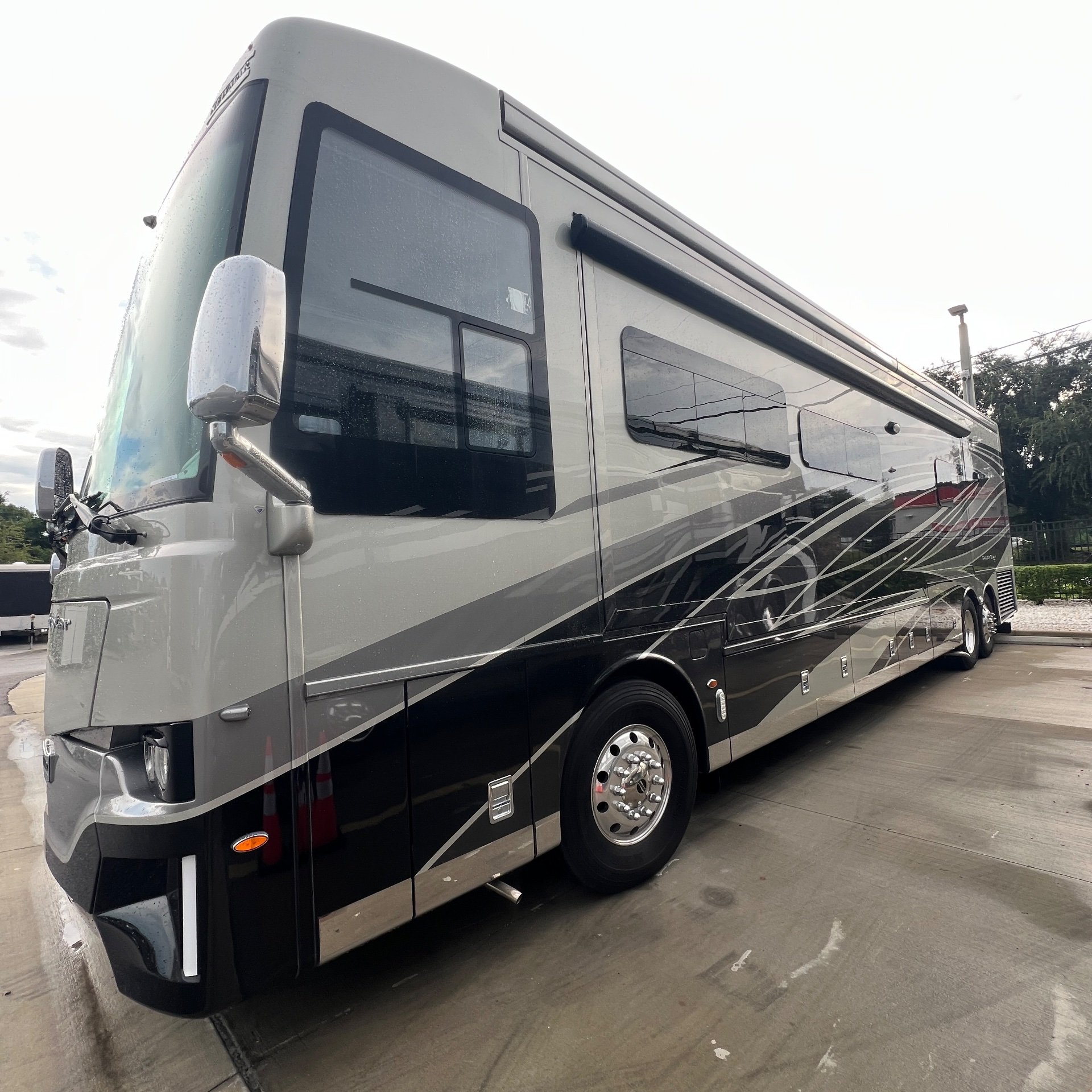 2023 Newmar Dutch Star 4370 - Exterior view 2
