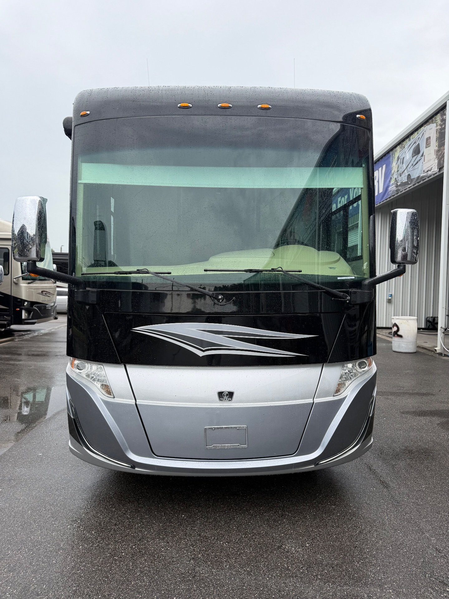 2020 Tiffin Allegro Red 33AA - Exterior view 2