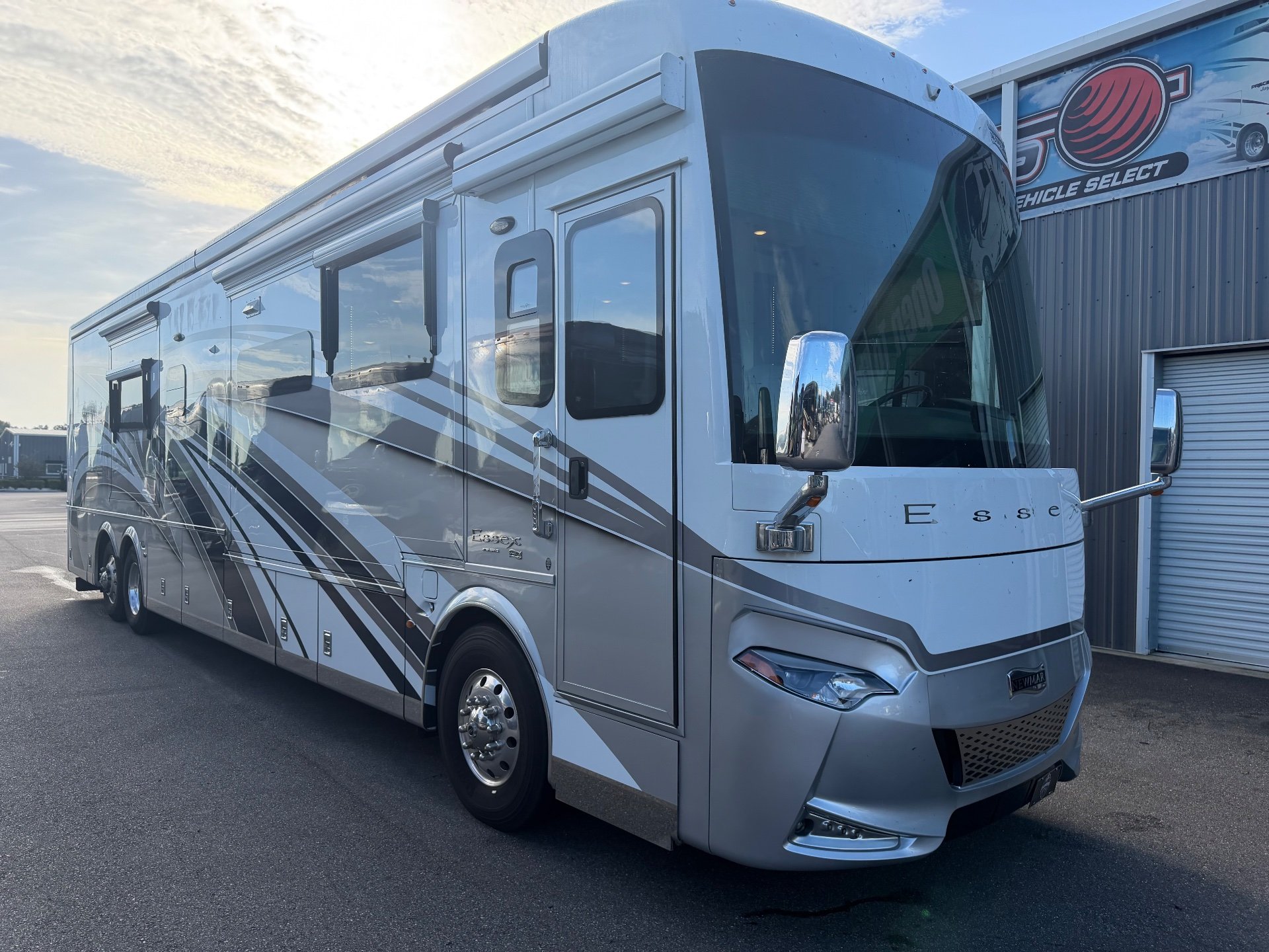 2022 Newmar Essex 4569 - Photo 2
