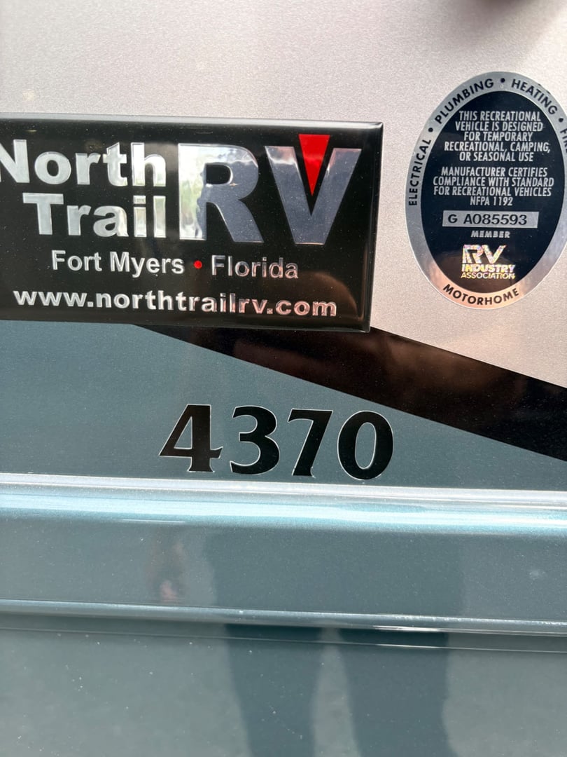 2023 Newmar Dutch Star 4370, Exterior photo 12