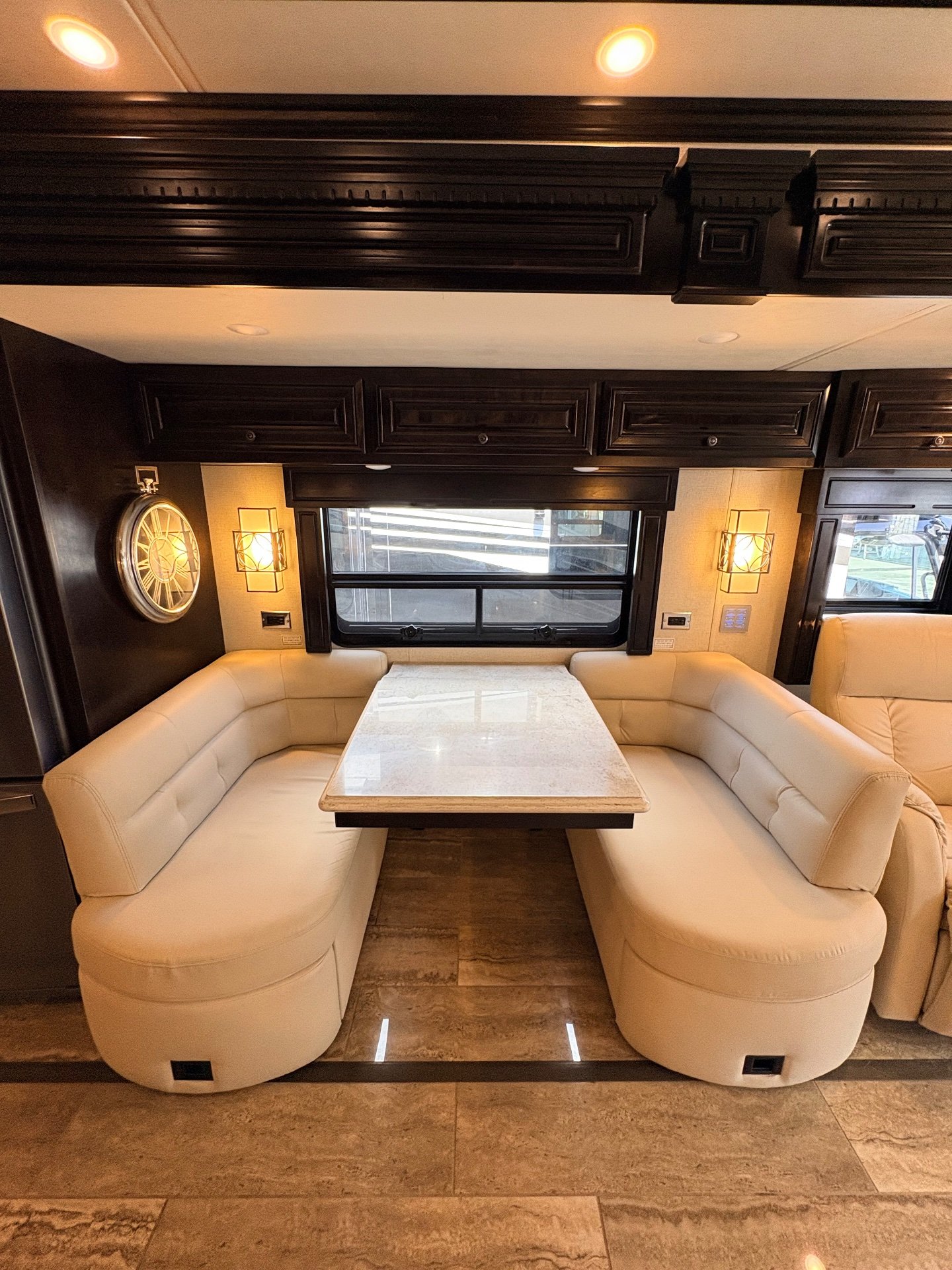 2019 Newmar Dutch Star 4328 - Interior view 3