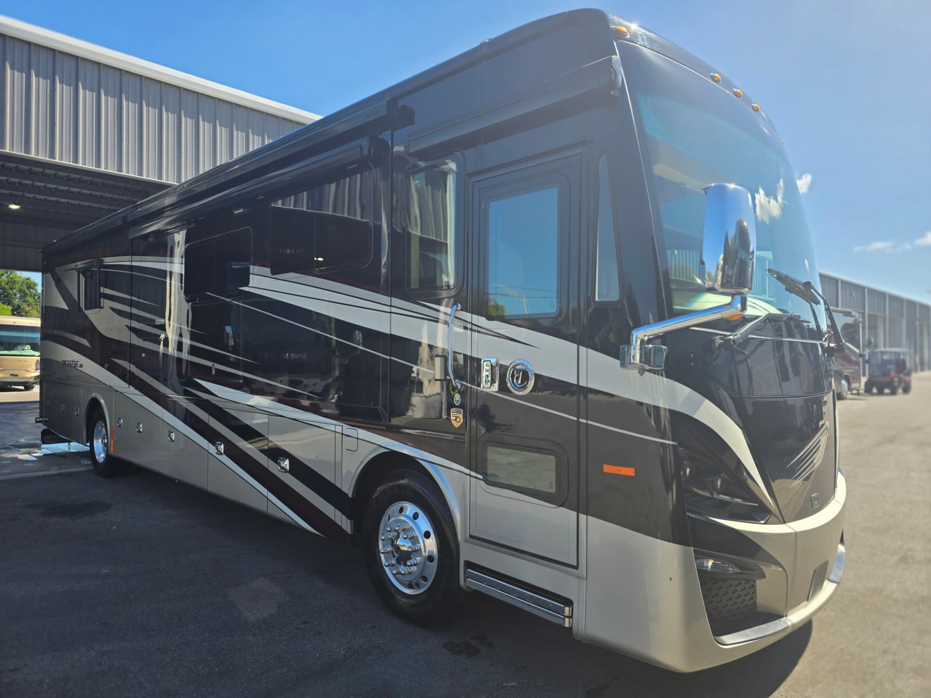 2022 Tiffin Phaeton 40 IH