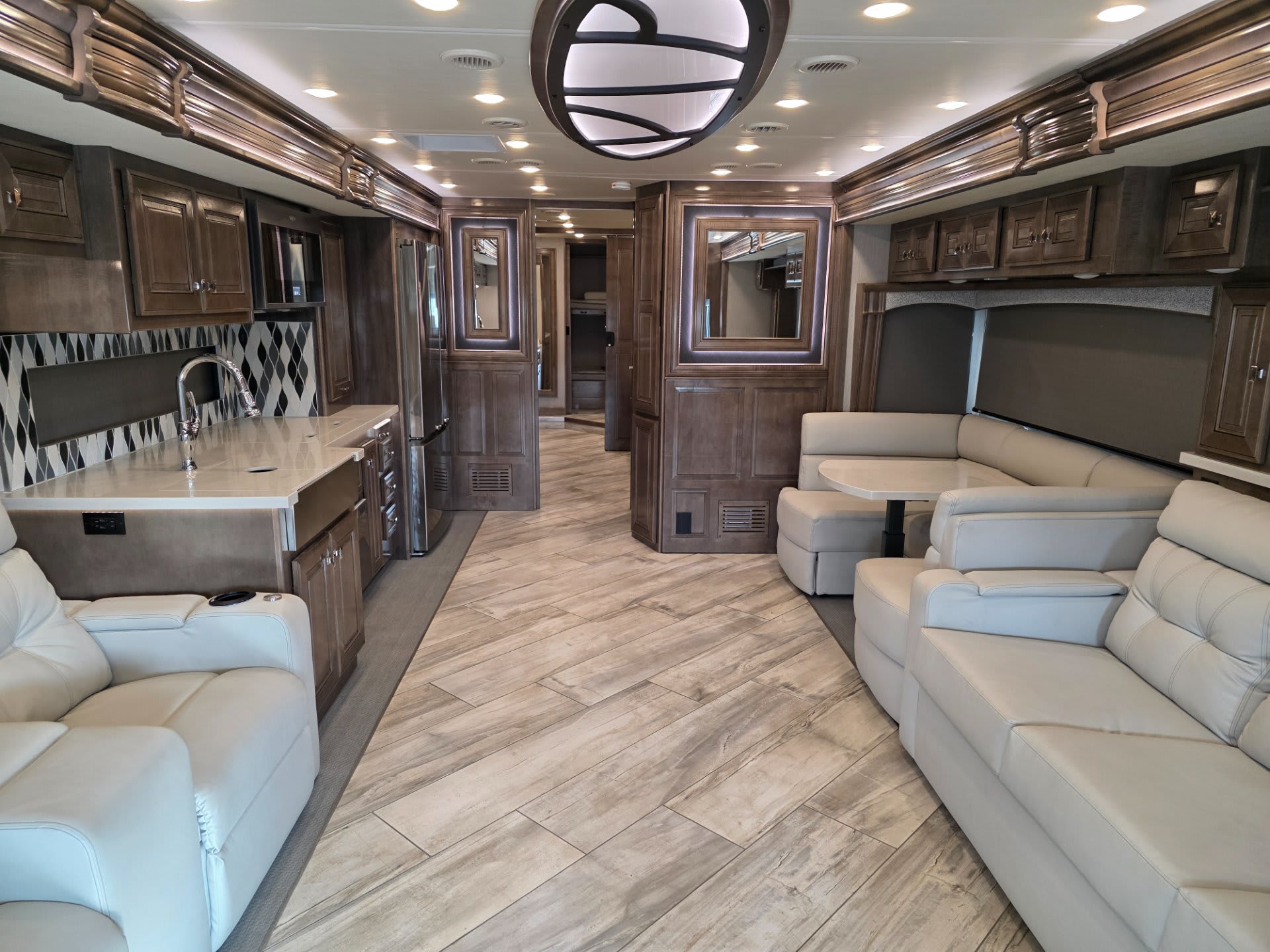 2022 Fleetwood Discovery LXE 44B - Interior view