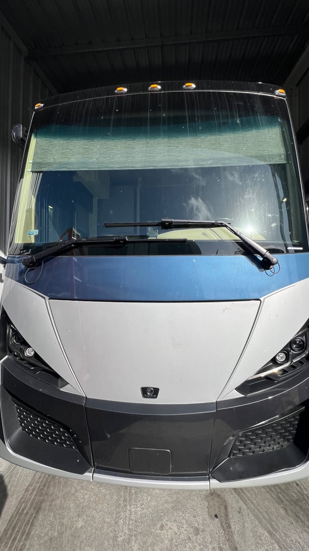 2022 Tiffin Phaeton 44 OH, Exterior photo 2