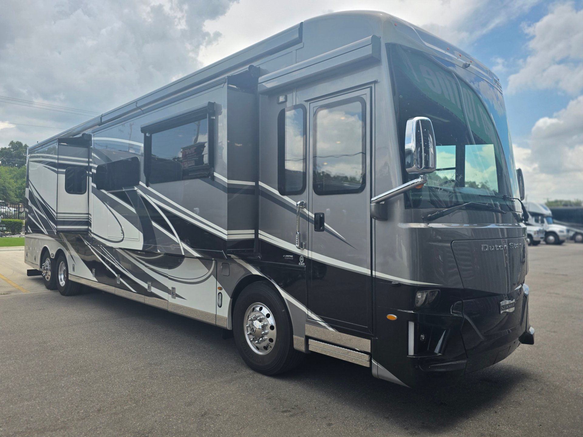 2021 Newmar Dutch Star 4369 - Exterior view