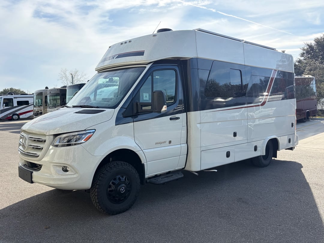 2026 Chinook RV Summit SS, Exterior photo 2