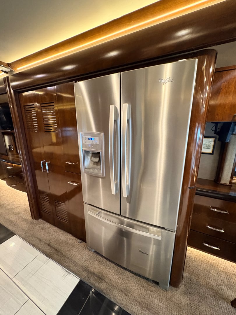 2016 American Coach American Eagle 45N, Kitchen photo 4