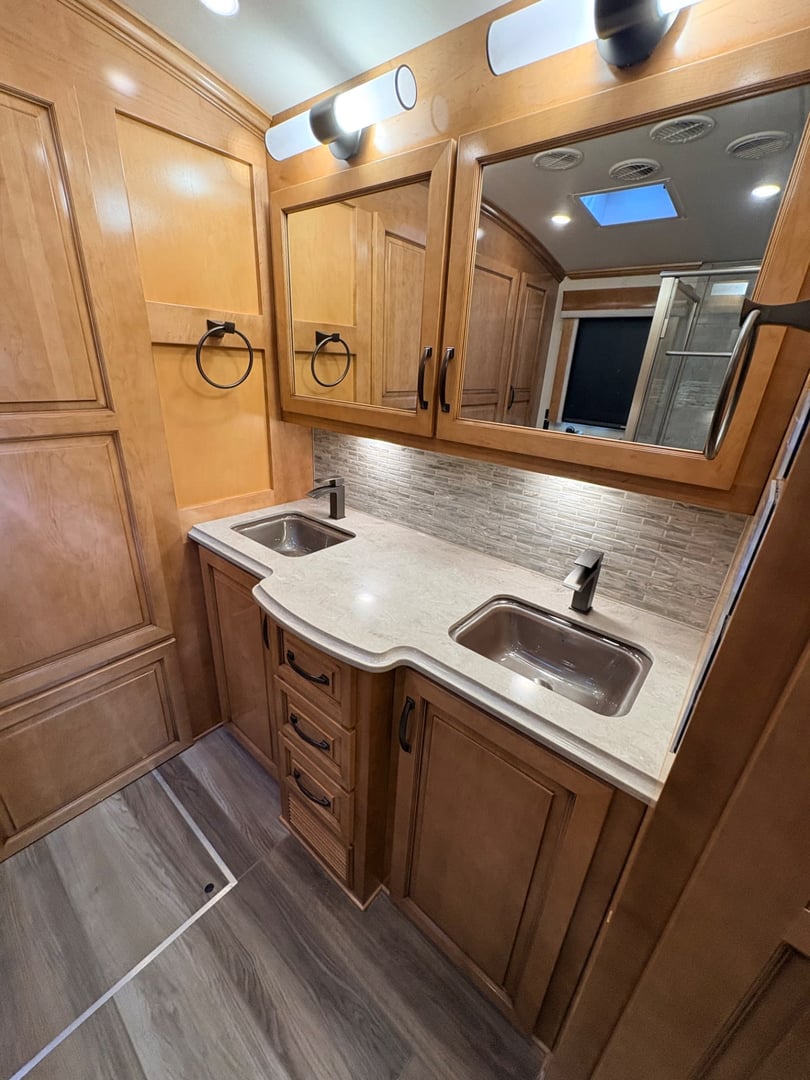 2023 Newmar Dutch Star 4370, Interior photo 16