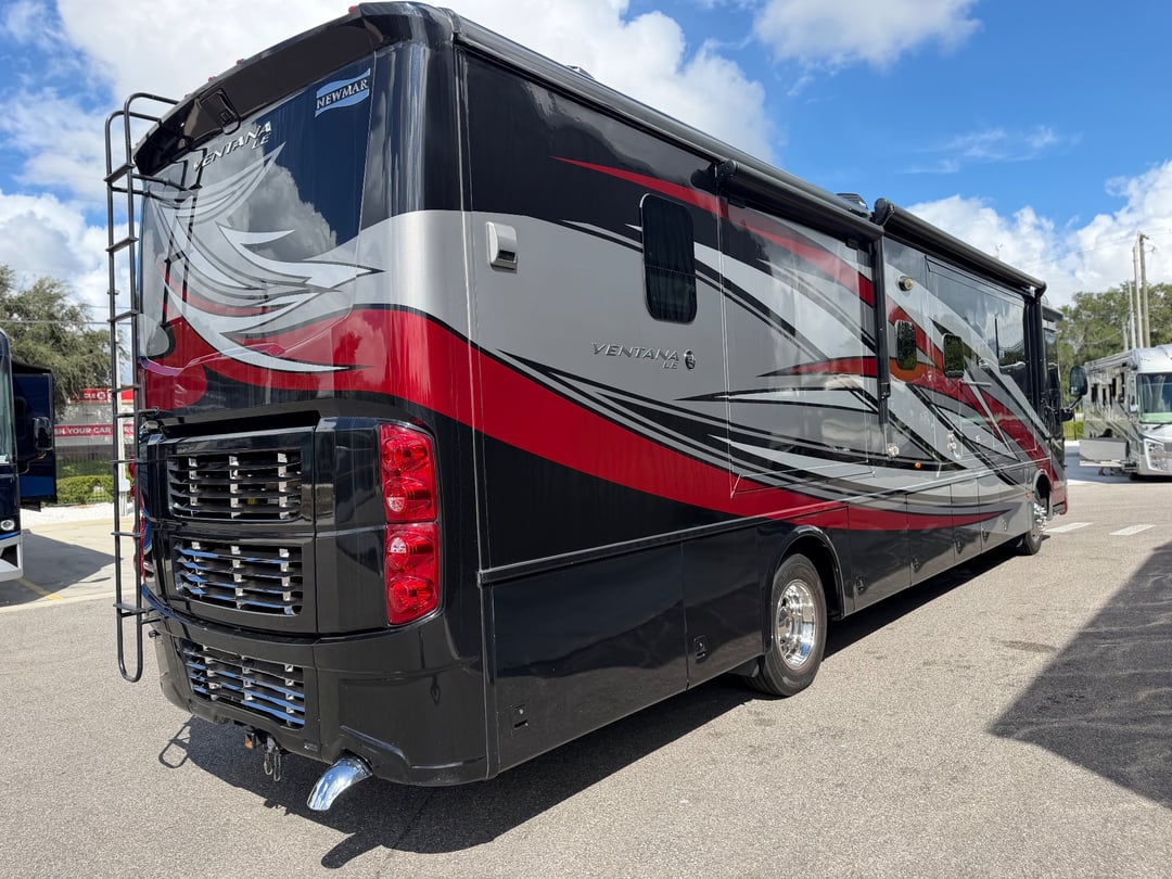 2018 Newmar Ventana 4037, Exterior photo 5