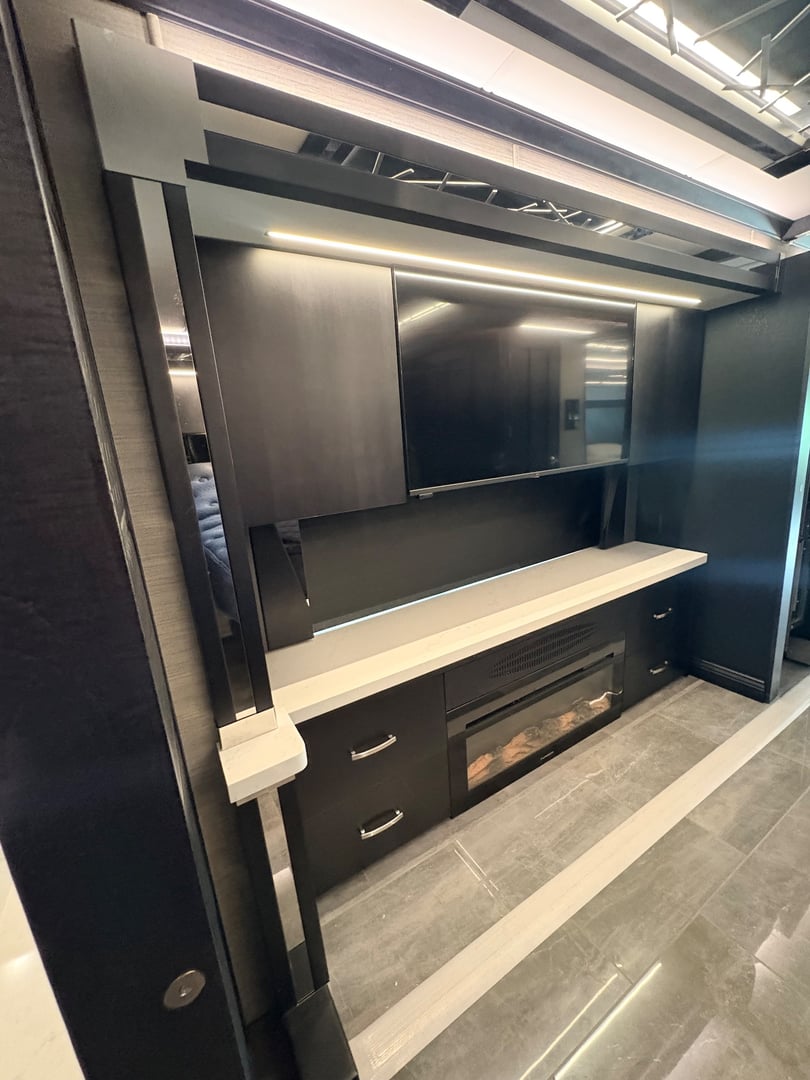 2025 Tiffin Zephyr 45 PZ, Living area photo 8