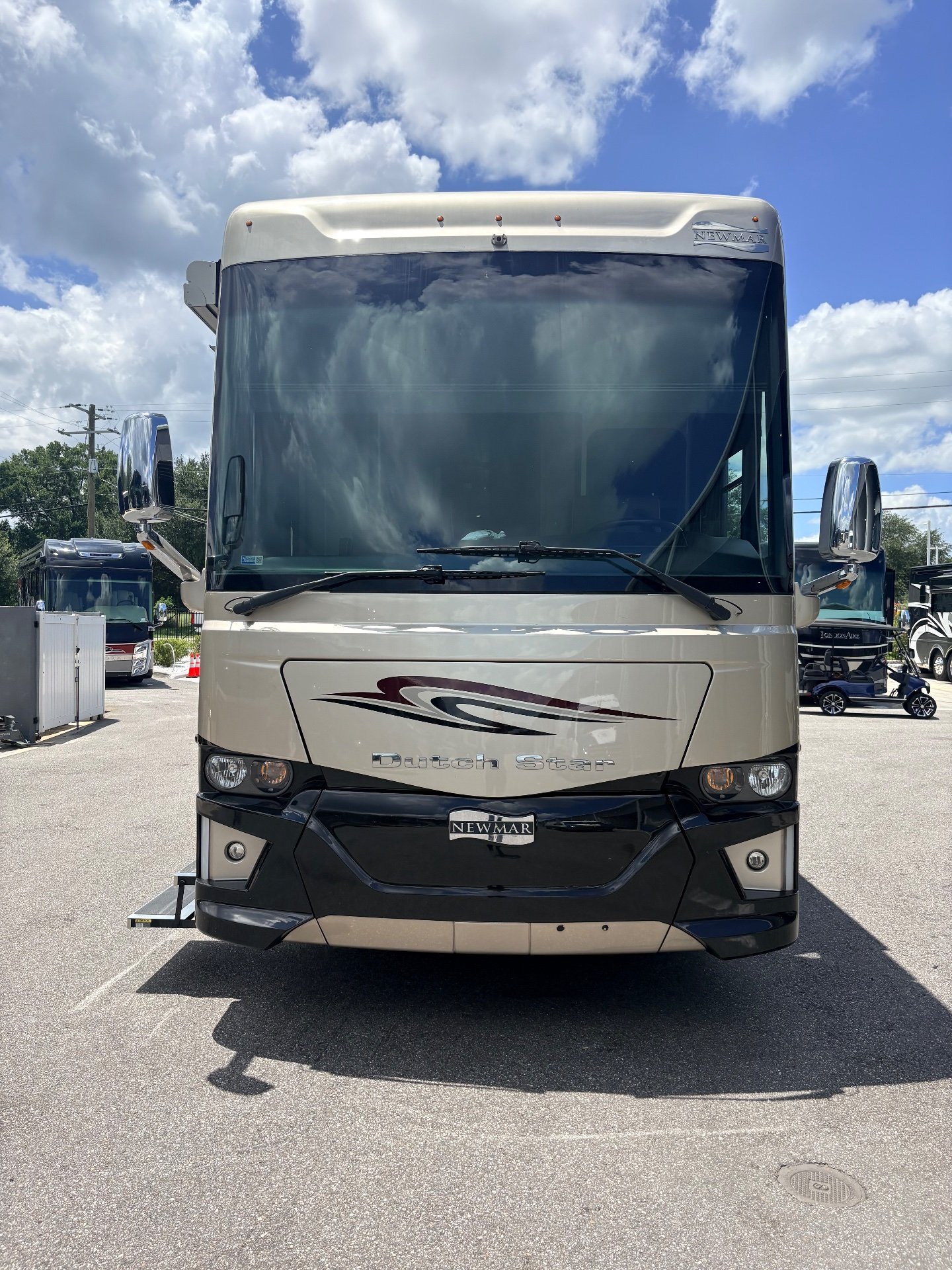 2019 Newmar Dutch Star 4369 - Exterior view 2