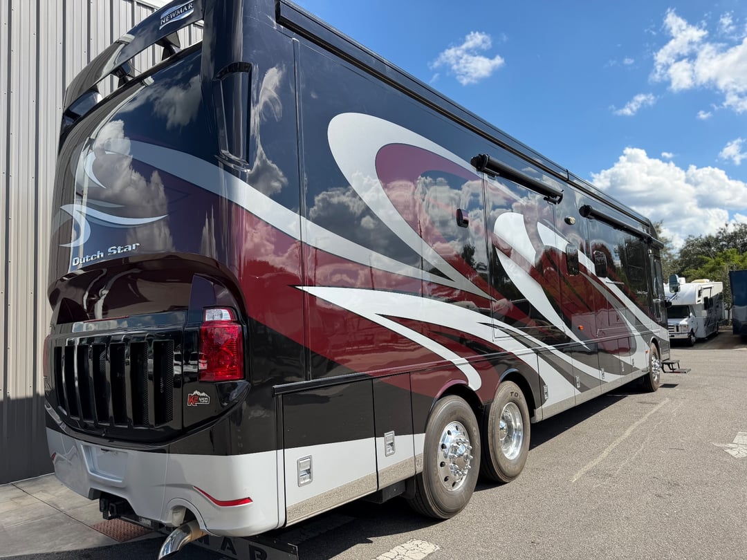 2017 Newmar Dutch Star 4369, Exterior photo 4
