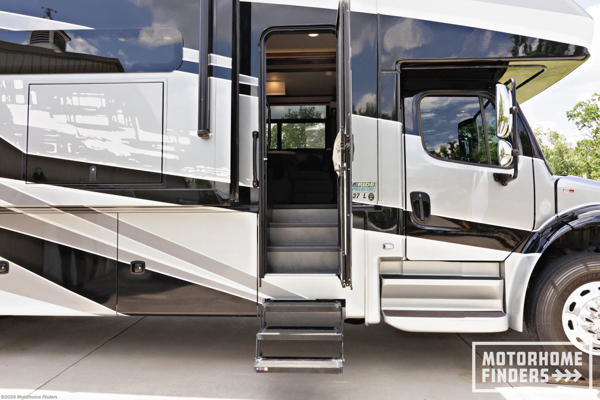 2023 Jayco Seneca 37L - Photo 4