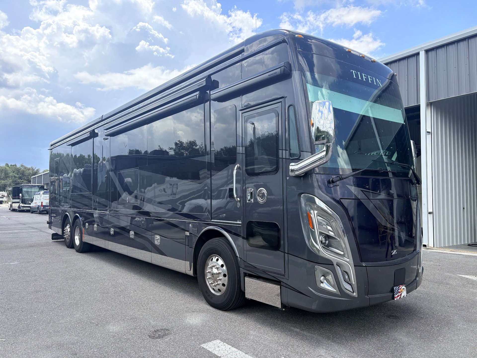 2025 Tiffin Zephyr Z - Main photo