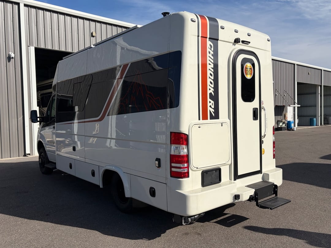 2026 Chinook RV Summit SS, Exterior photo 3