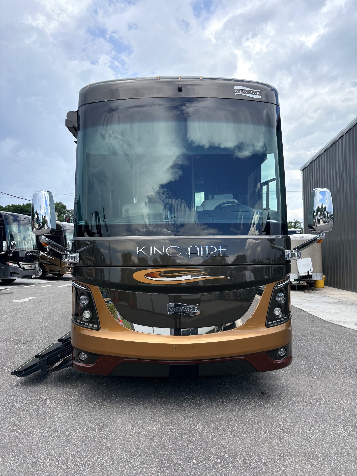2018 Newmar King Aire 4531 - Exterior view 2