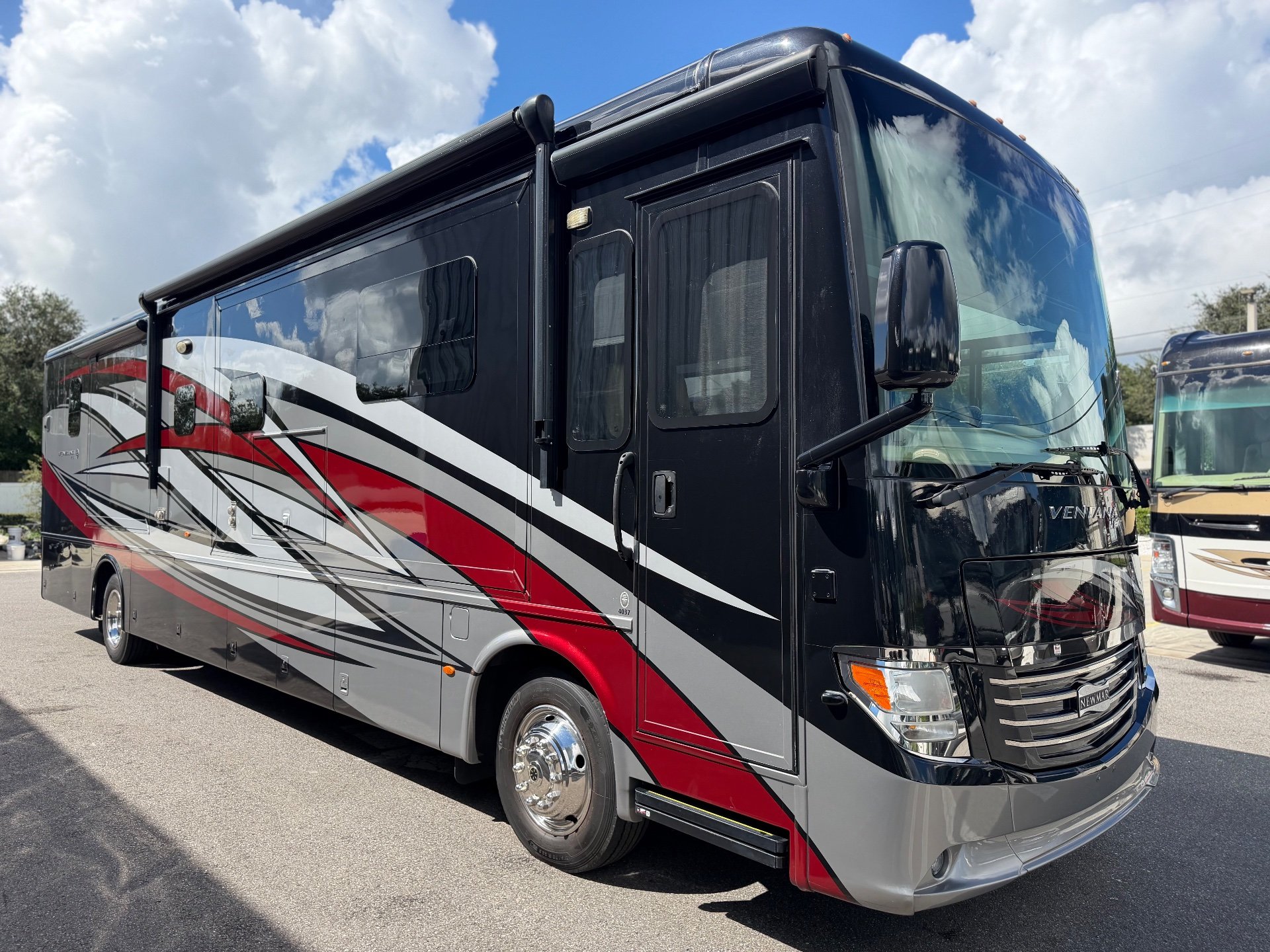 2018 Newmar Ventana 4037 - Exterior view