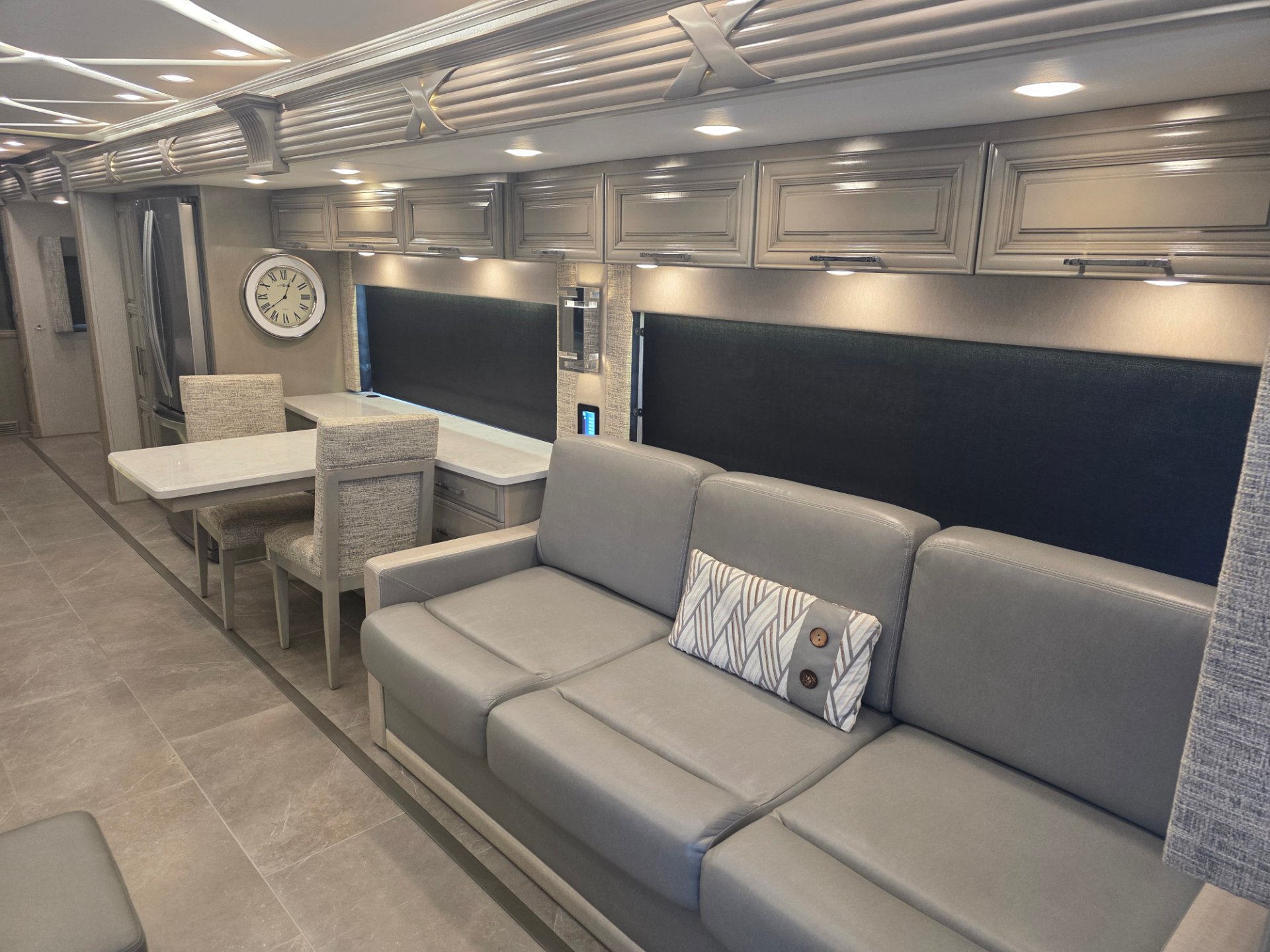 2023 Newmar Mountain Aire 4551 - Interior view 2