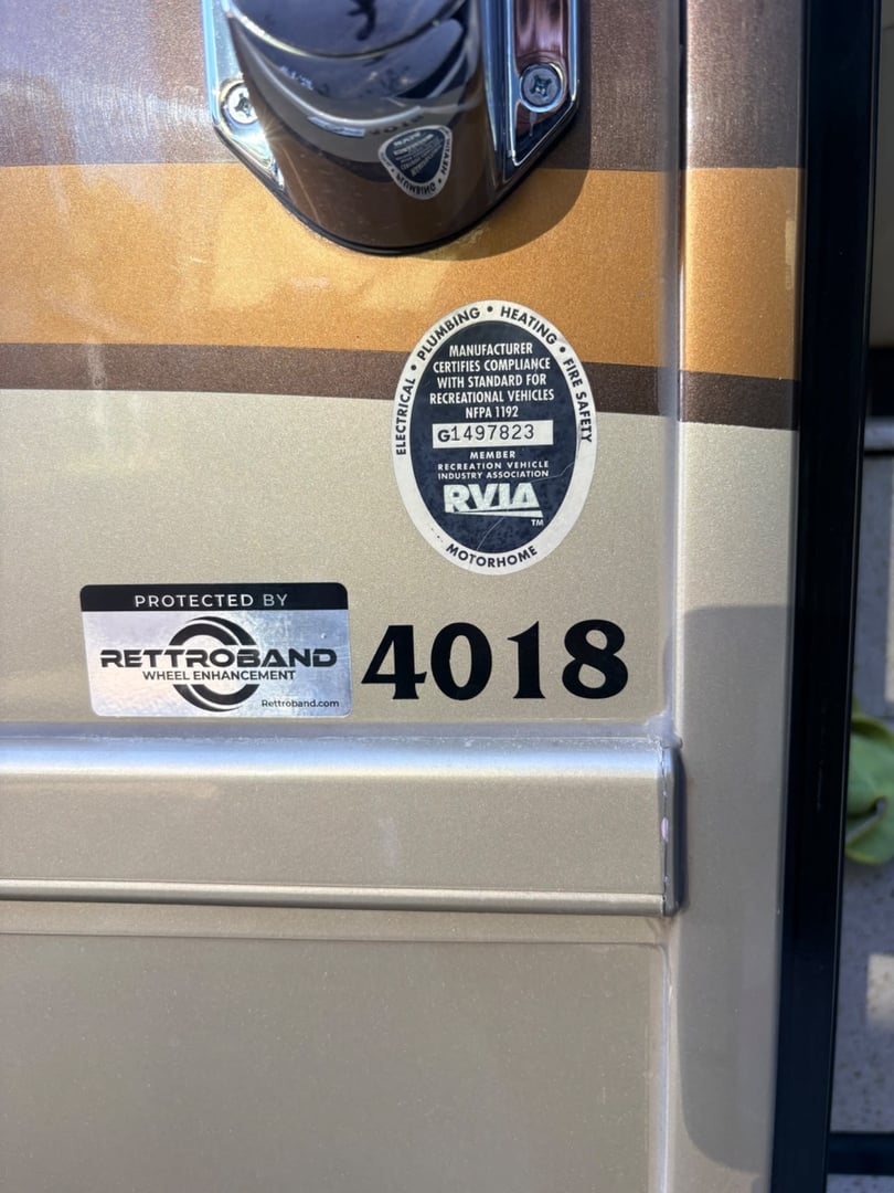 2015 Newmar Dutch Star 4018, Exterior photo 9
