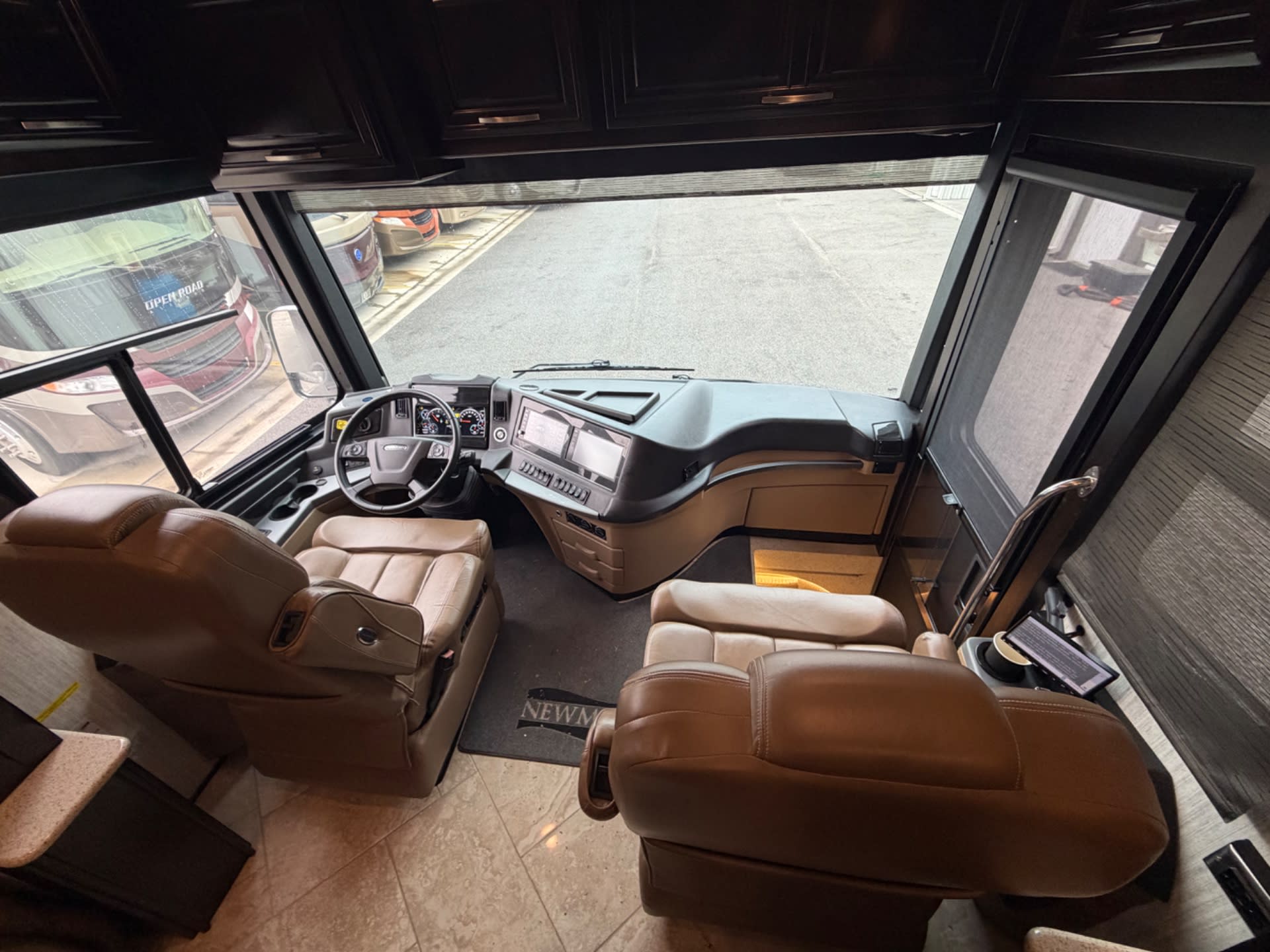 2020 Newmar New Aire 3543 - Interior view 2