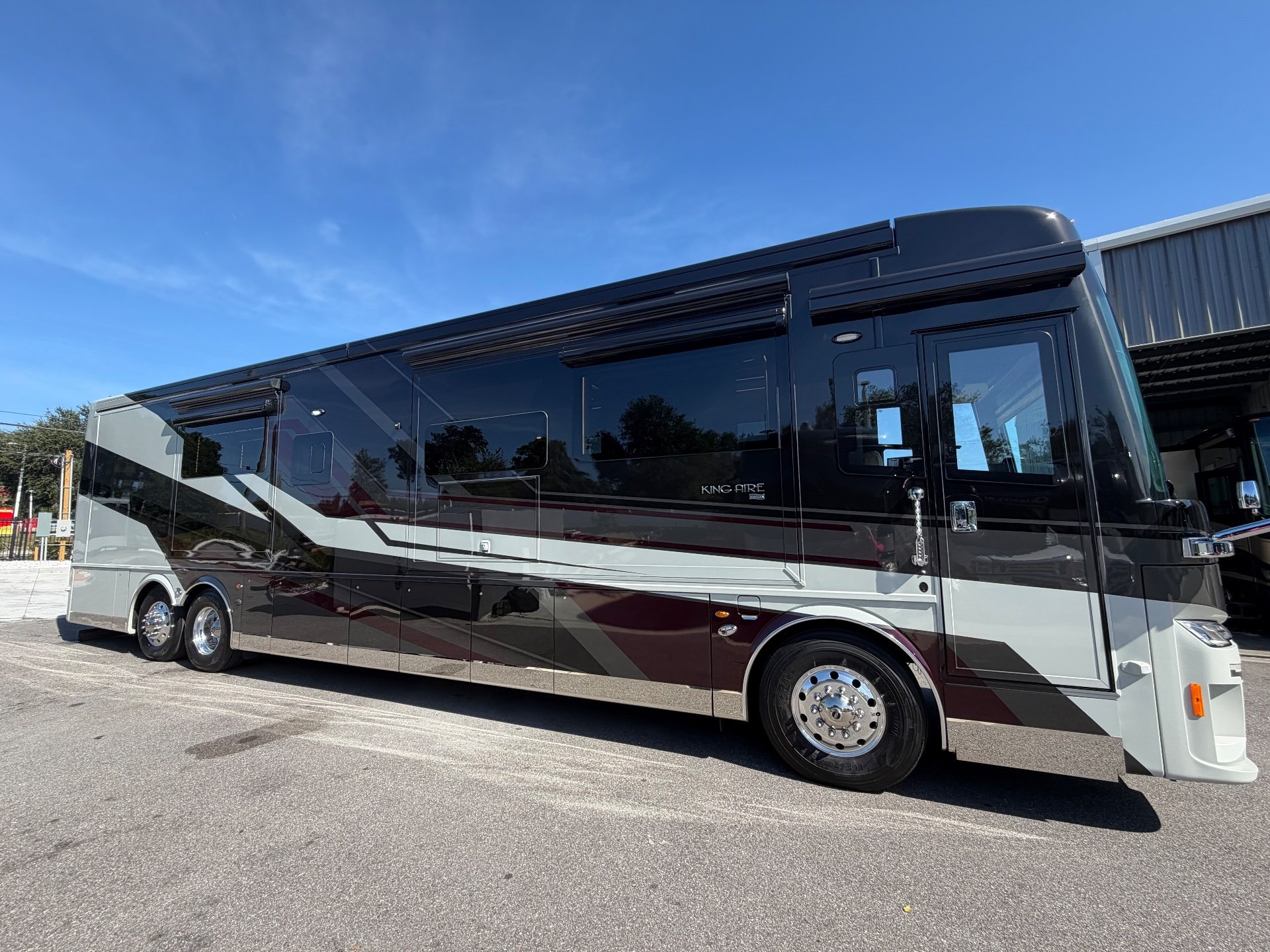 2024 Newmar King Aire 4596 - Exterior view