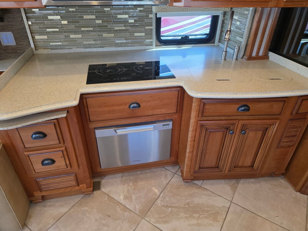 2015 Newmar Dutch Star 4018, Interior photo 7