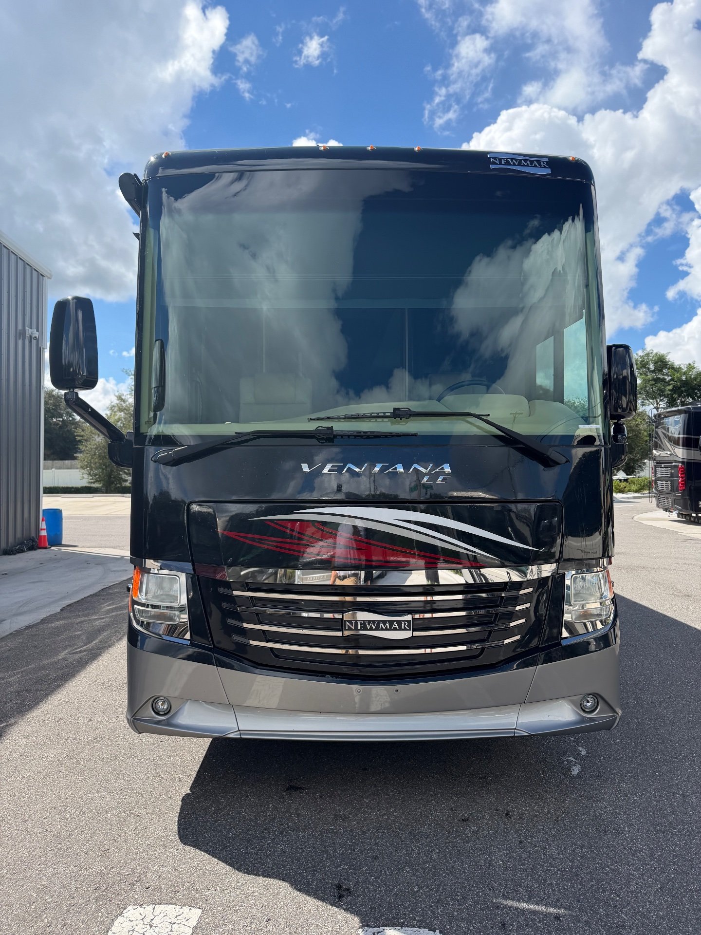 2018 Newmar Ventana 4037 - Exterior view 2