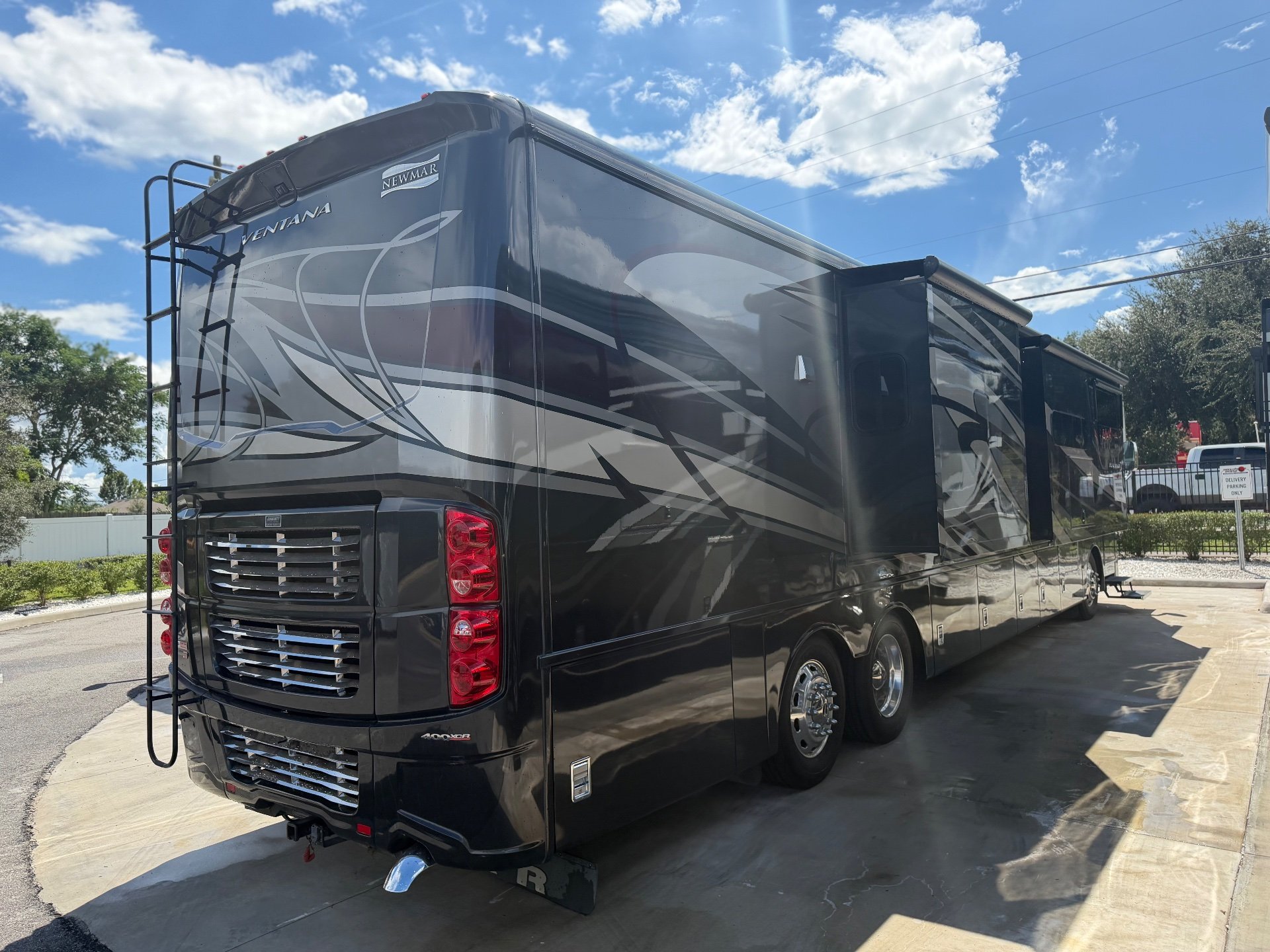 2018 Newmar Ventana 4369 - Exterior view