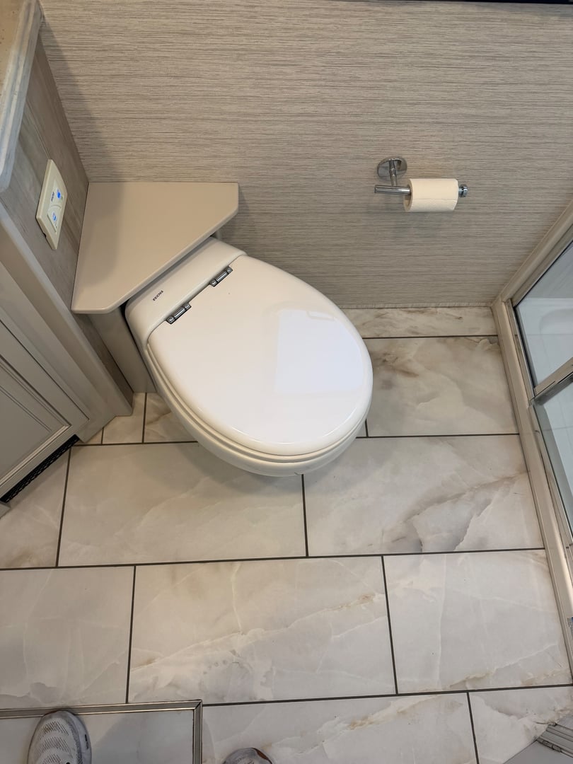 2023 Forest River Berkshire XLT 45E, Bathroom photo 6