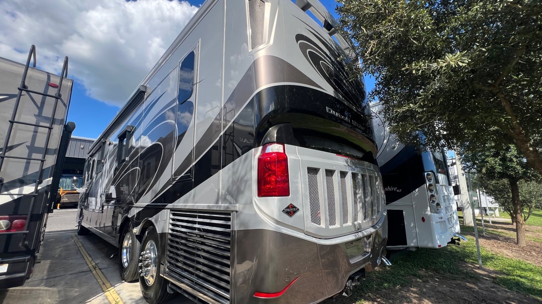 2018 Newmar Dutch Star 4369, Exterior photo 3