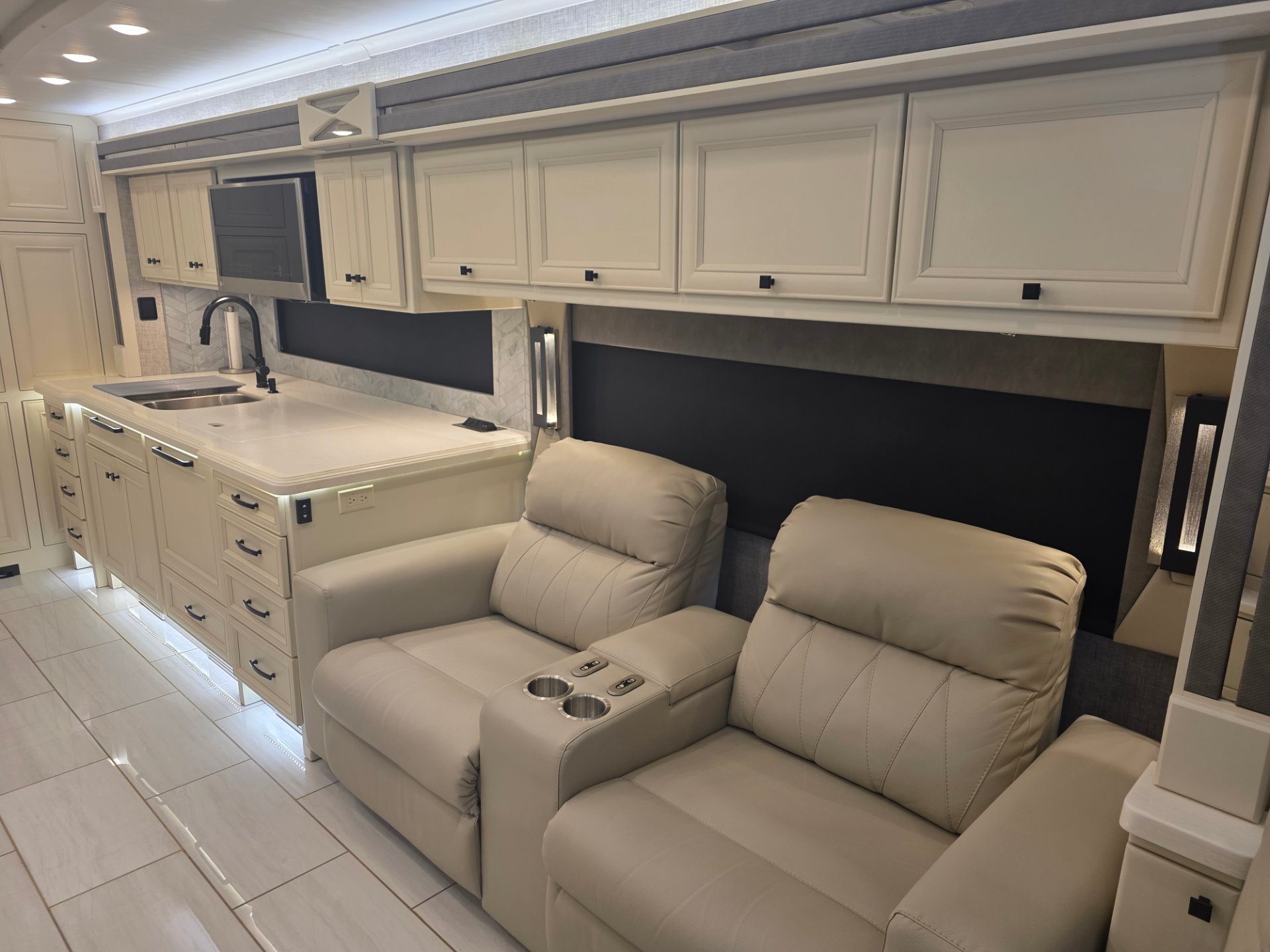 2024 Tiffin Allegro Bus 45 OPP - Interior view 3