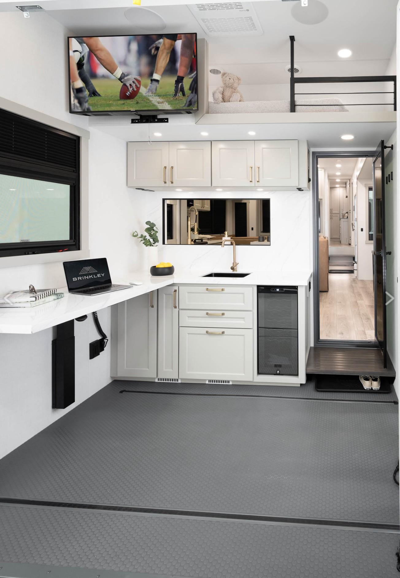 Fifth wheel toy hauler cargo garage