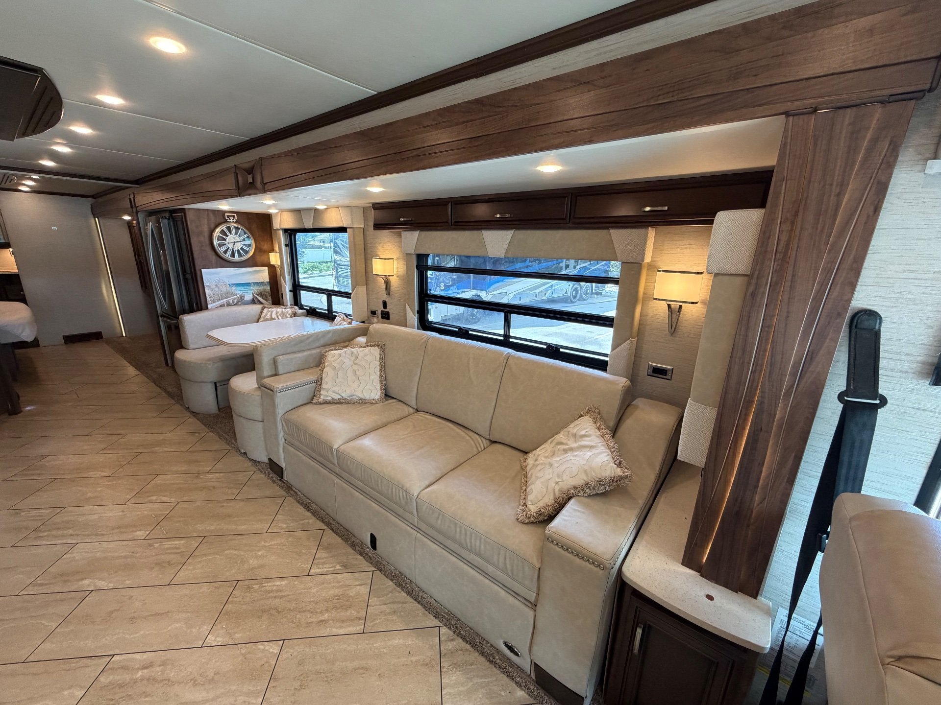 2018 Newmar Ventana 4037 - Interior view 2