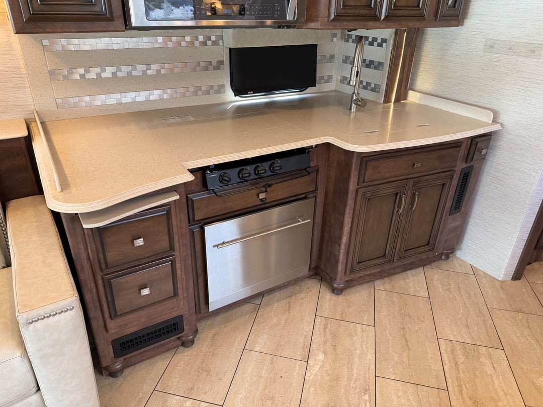 2018 Newmar Ventana 4037, Kitchen photo 2
