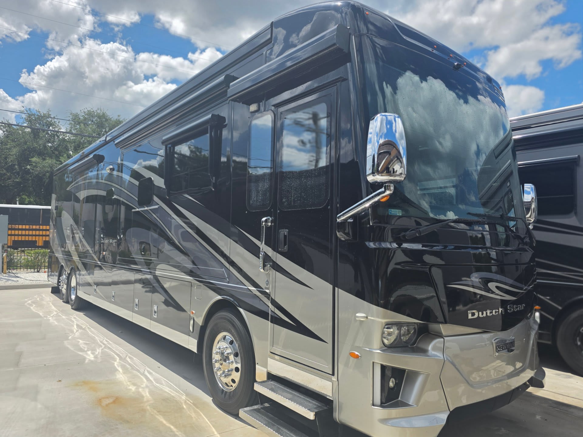 2019 Newmar Dutch Star 4362 - Exterior view