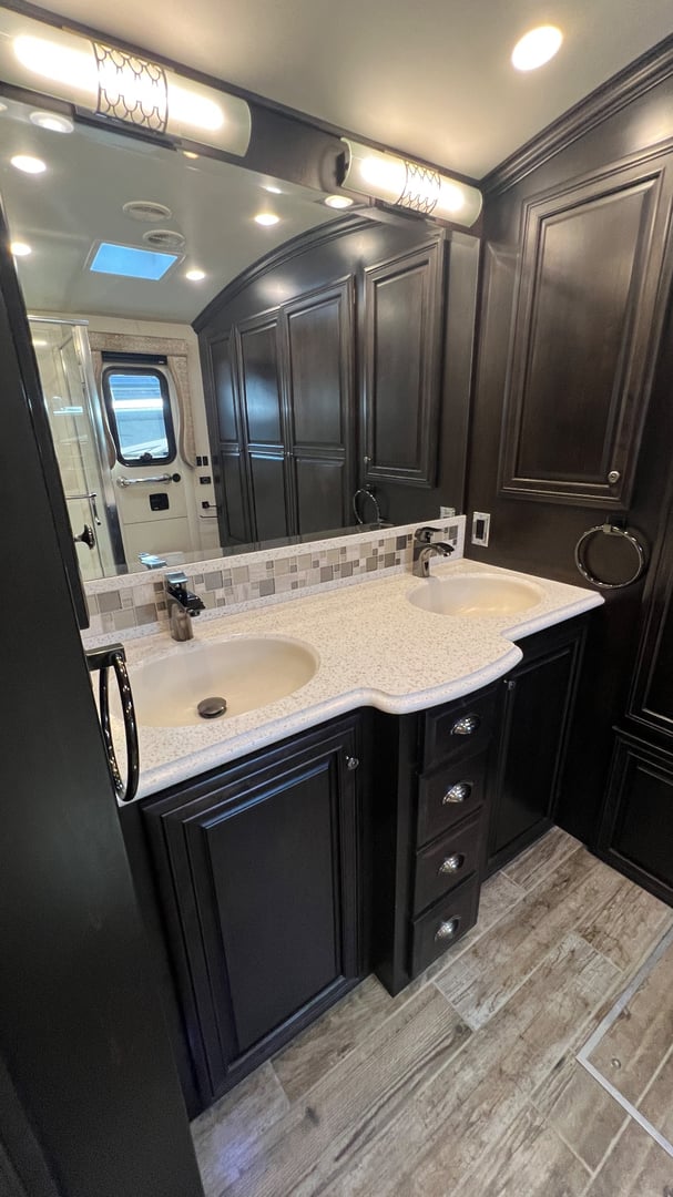 2018 Newmar Dutch Star 4369, Bathroom photo 4